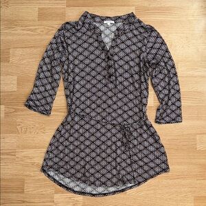 Maurice’s Women's Black and White Patterned Top. Stretch Business casual